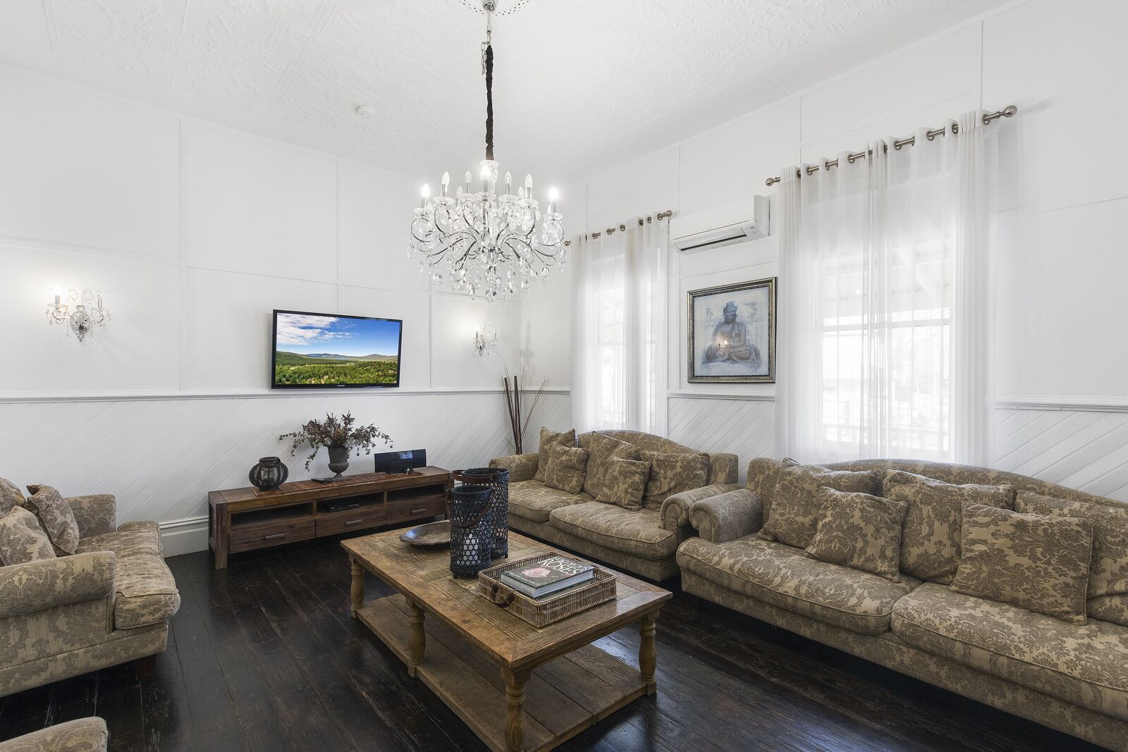 Healesville 10 Bedroom Garden Grandview - 28-30 Symons Street | Living area | 30-inch flat-screen TV with digital channels, TV