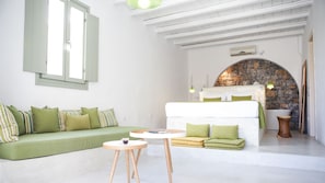 Frette Italian sheets, premium bedding, minibar, in-room safe - Pylaia Boutique Hotel & Spa (Astypalaia)