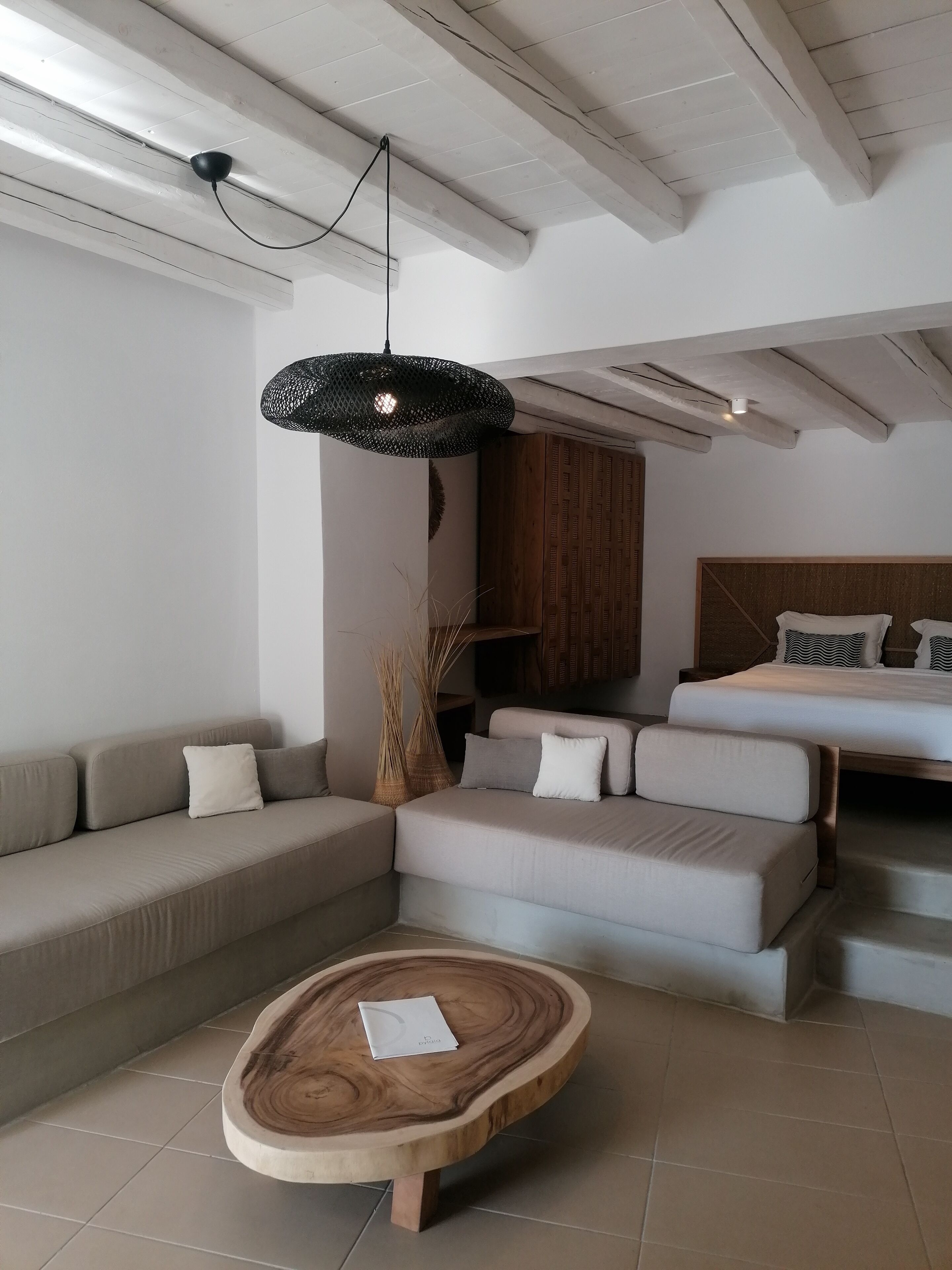 grand suite, private pool, sea view | living area | flat-screen tv