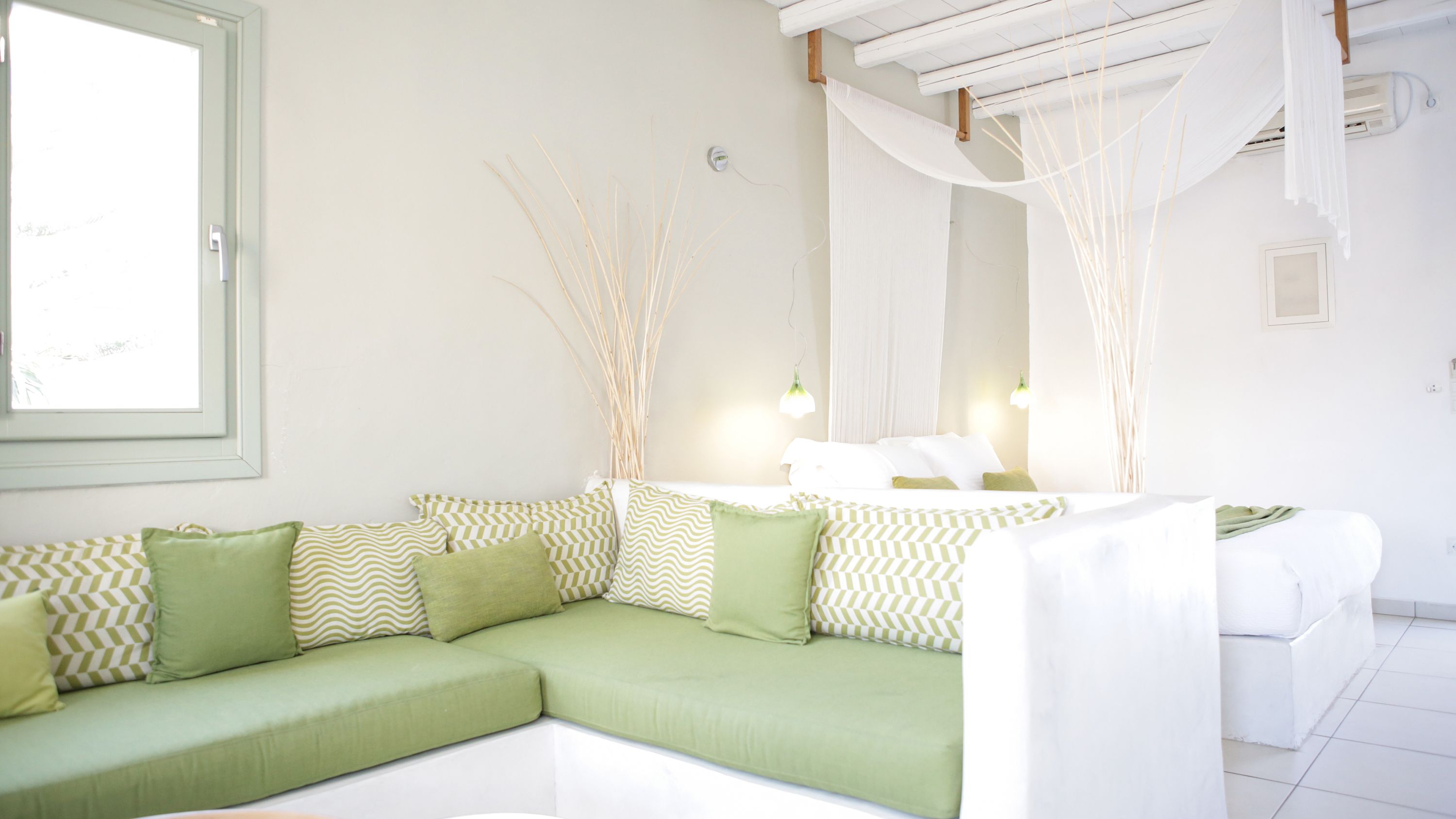 deluxe room, sea view | living area | flat-screen tv