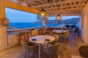 Breakfast, lunch, dinner served; Italian cuisine, sea views