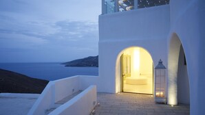 A modern architectural building with a rooftop terrace overlooking a coastal landscape. - Pylaia Boutique Hotel & Spa (Astypalaia)