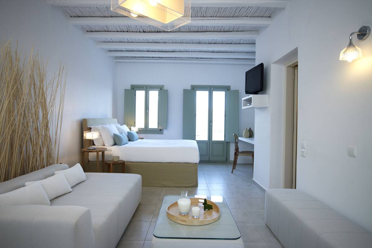 deluxe room, sea view | frette italian sheets, premium bedding, minibar, in-room safe