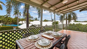 Deluxe Villa, 3 Bedrooms, Jetted Tub | Balcony - Cable Beachside Villas (Cable Beach)
