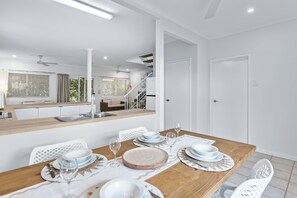 100-cm LCD TV with digital channels, TV, DVD player - Cable Beachside Villas (Cable Beach)