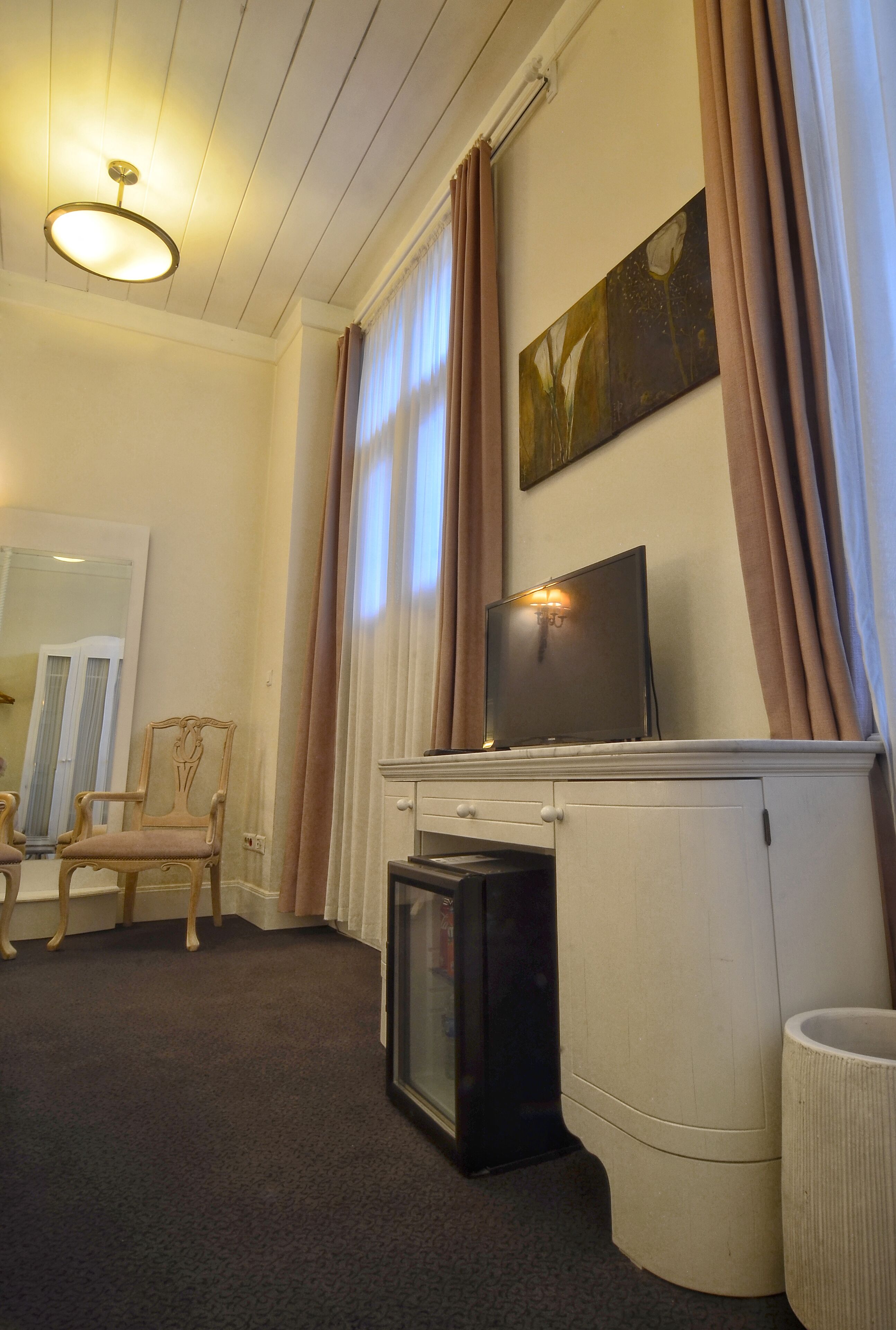 luxury room | 1 bedroom, minibar, in-room safe, individually decorated