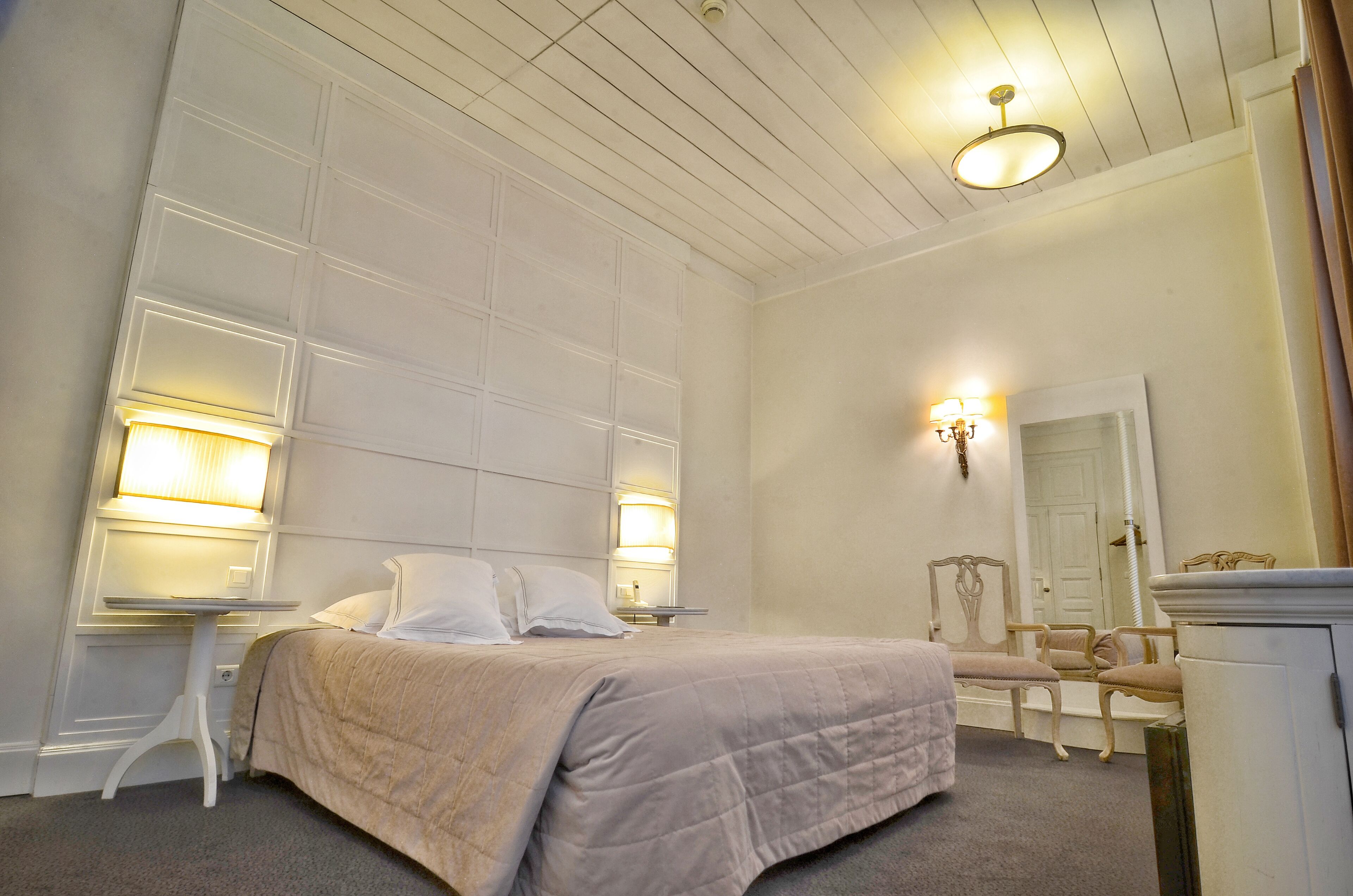 luxury room | 1 bedroom, minibar, in-room safe, individually decorated