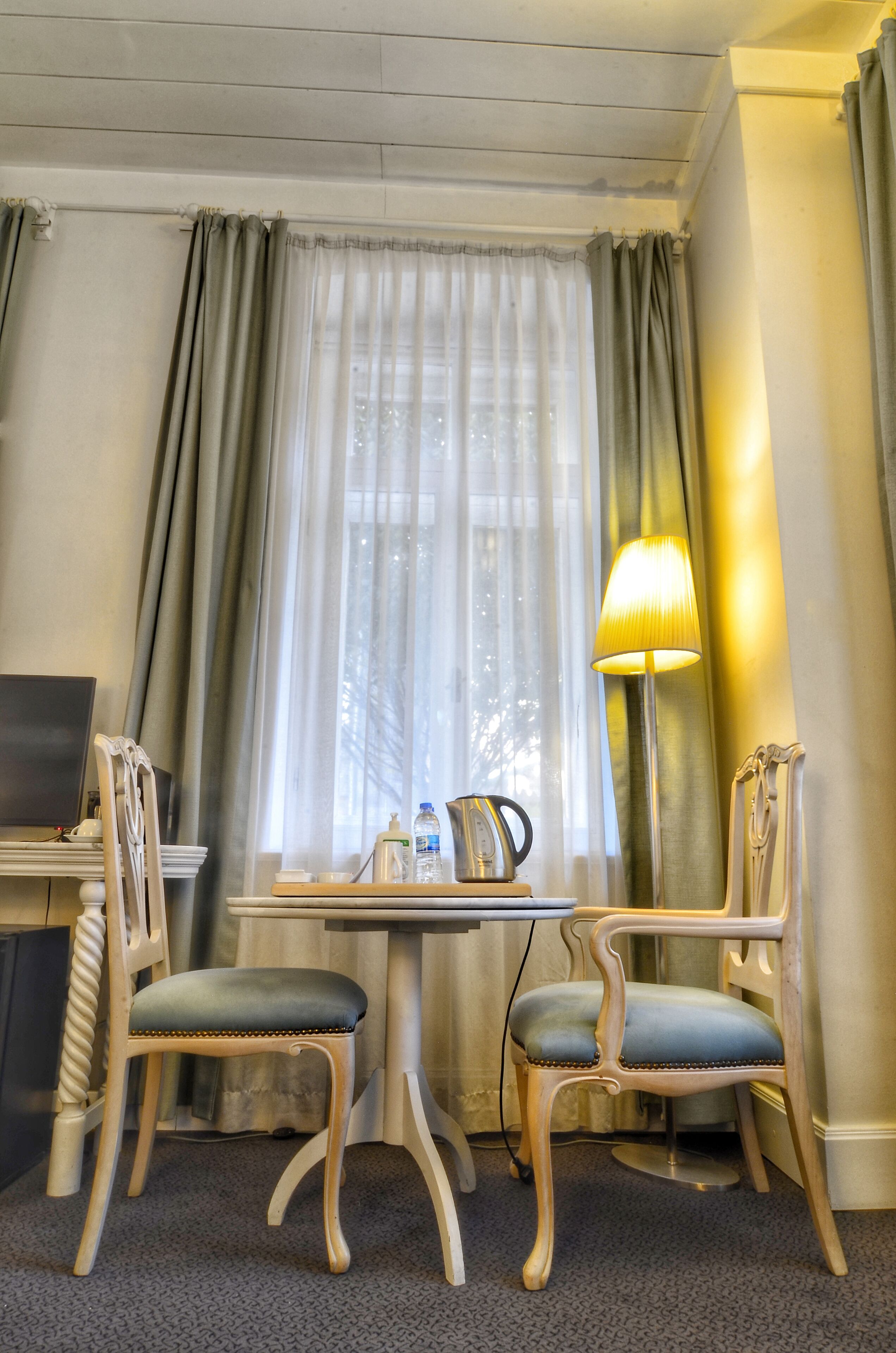 standard room | 1 bedroom, minibar, in-room safe, individually decorated