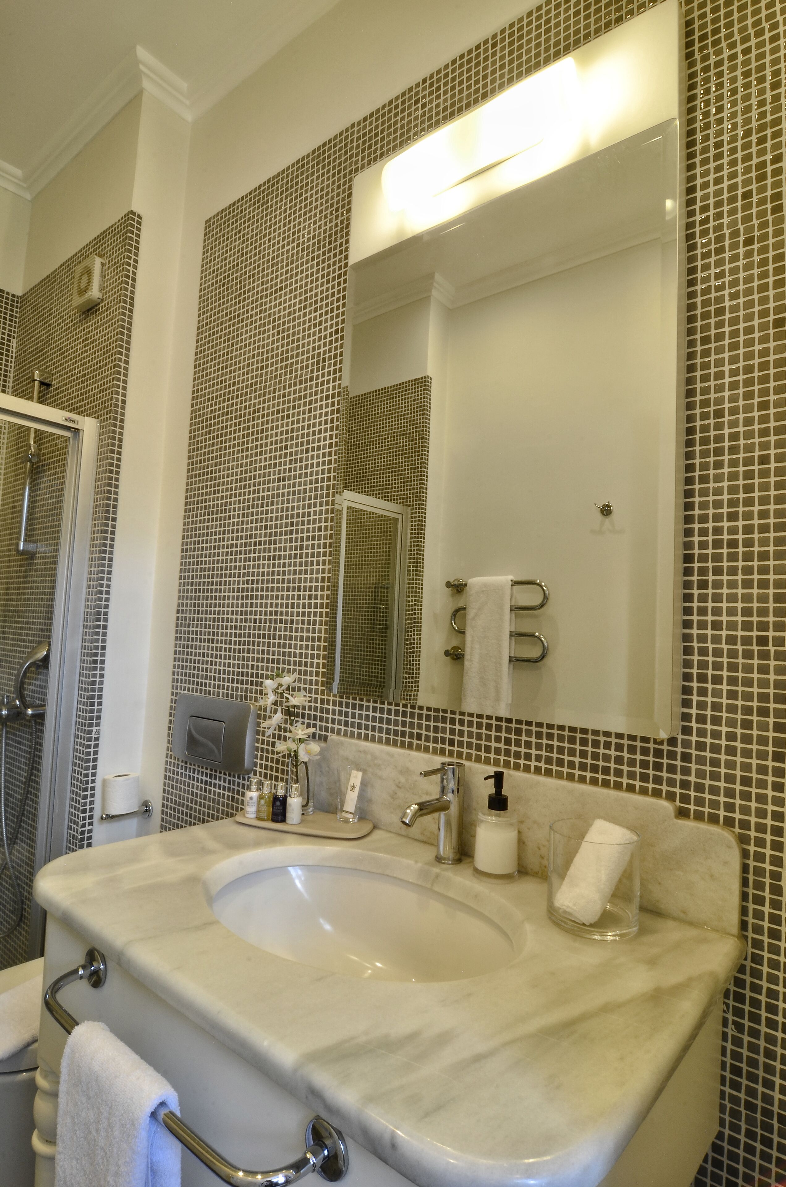 standard room | 1 bedroom, minibar, in-room safe, individually decorated