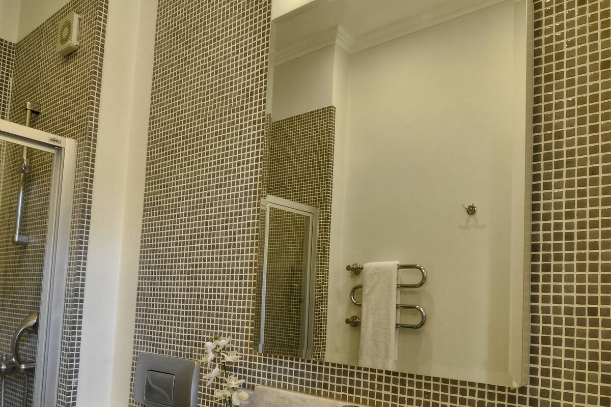 standard room | 1 bedroom, minibar, in-room safe, individually decorated