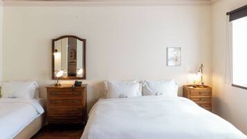 Chambre Triple Familiale, plusieurs lits, vue cour intérieure (3 People)