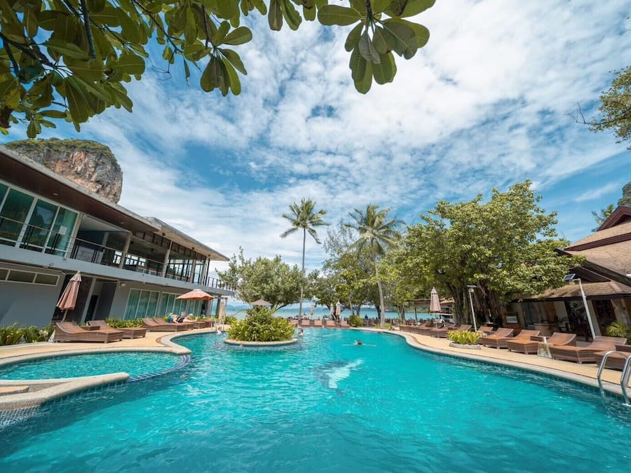 2 outdoor pools, sun loungers