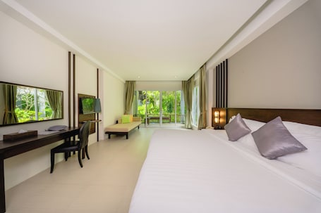 Grand (Grand Deluxe) | 1 bedroom, in-room safe, blackout drapes, soundproofing. Sand Sea Resort