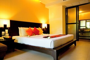 1 bedroom, in-room safe, blackout curtains, soundproofing