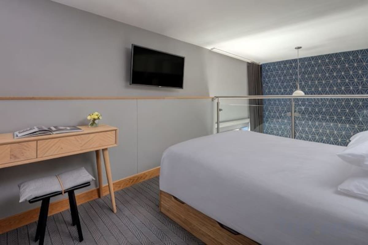 In-room safe, laptop workspace, iron/ironing board, WiFi (free)