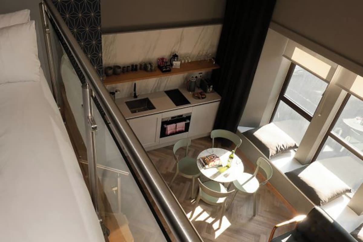 In-room safe, laptop workspace, iron/ironing board, WiFi (free)