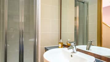 Compact Studio | Bathroom | Shower, free toiletries, hair dryer, towels