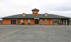 Front of property - Deluxe Inn Motel (Lake Charles)