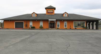 Deluxe Inn Motel