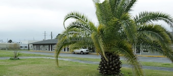 Deluxe Inn Motel