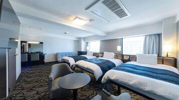 Triple Room, Non Smoking | Down duvets, desk, blackout curtains, iron/ironing board