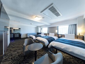 Dreibettzimmer, Nichtraucher | Daunenbettdecken, Schreibtisch, Verdunkelungsvorhänge