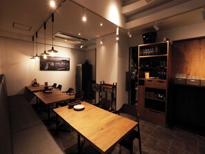 점심 식사 및 저녁 식사 제공