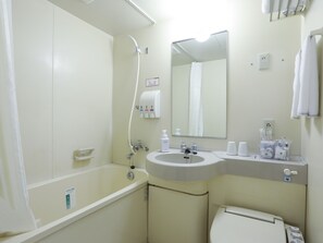 Combined shower/bathtub, designer toiletries, hair dryer, bathrobes - APA Hotel Tokyo Ojima (Tokyo)