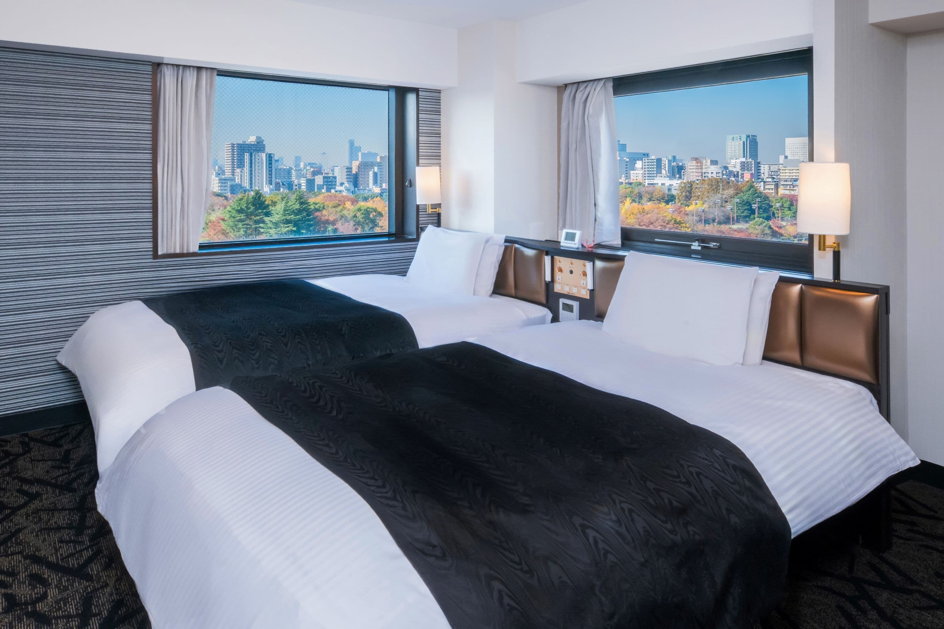 客房 | 羽绒被、办公桌、遮光窗帘、熨斗/熨板