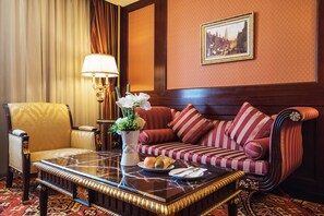 Royal Double Room, 1 King Bed | In-room safe, individually decorated, desk, blackout drapes