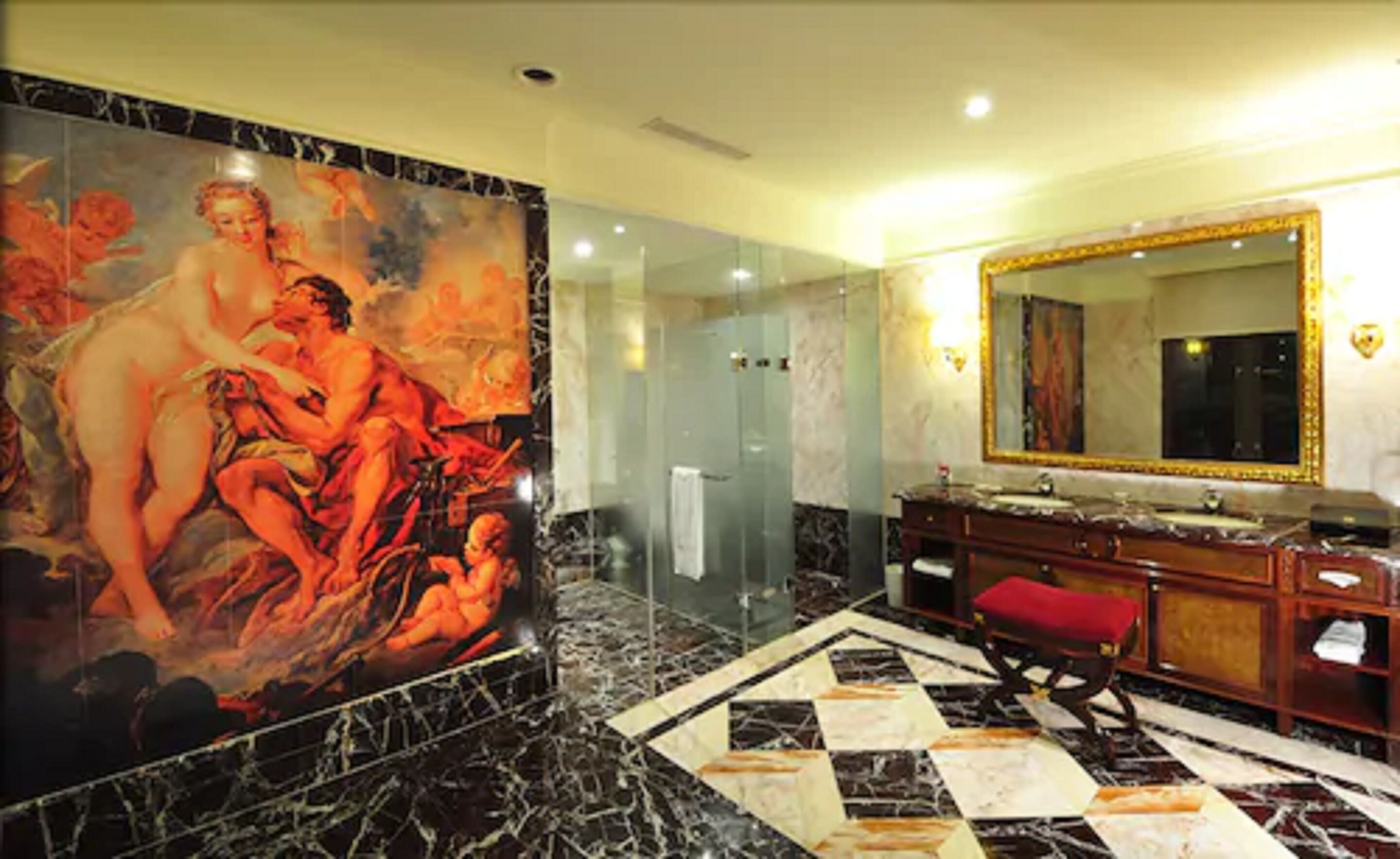 Royal Double Room, 1 King Bed | Bathroom | Separate bathtub and shower, jetted bath, free toiletries, hair dryer