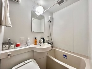 Duschwanne, Komfortbadewanne, kostenlose Toilettenartikel, Haartrockner