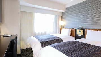 Selimut bulu angsa, meja kerja, dan tirai kedap cahaya