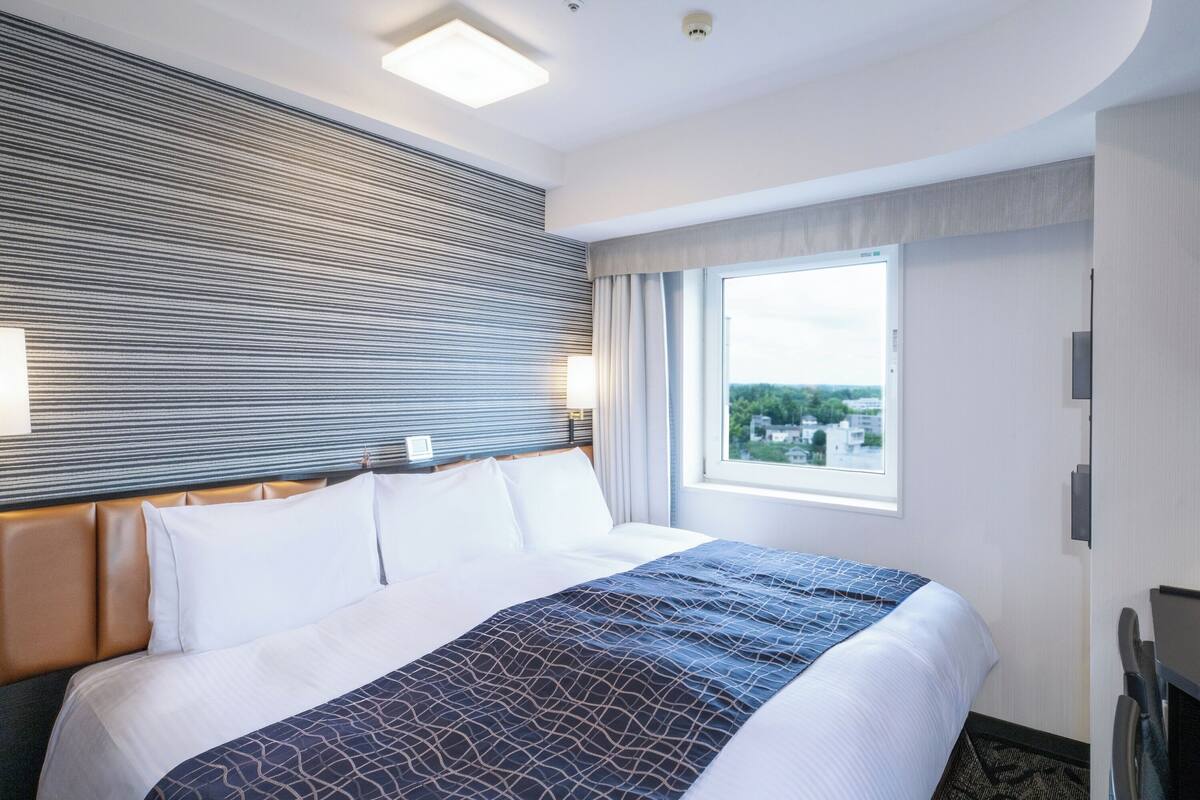 High Floor View King Room - Non-Smoking | Down duvets, desk, blackout curtains, iron/ironing board (on request)