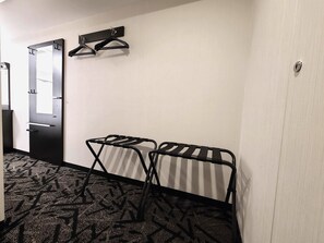 Down duvets, desk, blackout curtains, iron/ironing board (on request) - APA Hotel Keisei Narita Ekimae (Narita)