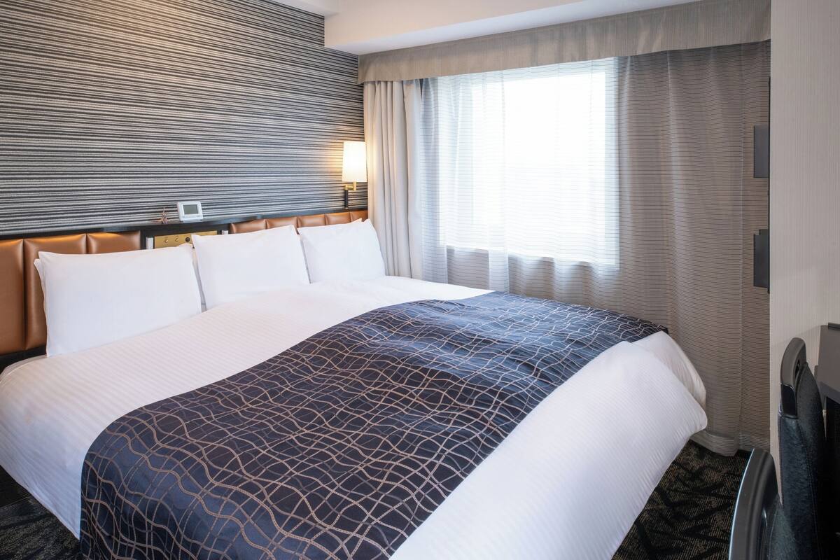 Standard Double Room, 1 King Bed, Non Smoking | Down duvets, desk, blackout curtains, iron/ironing board (on request)