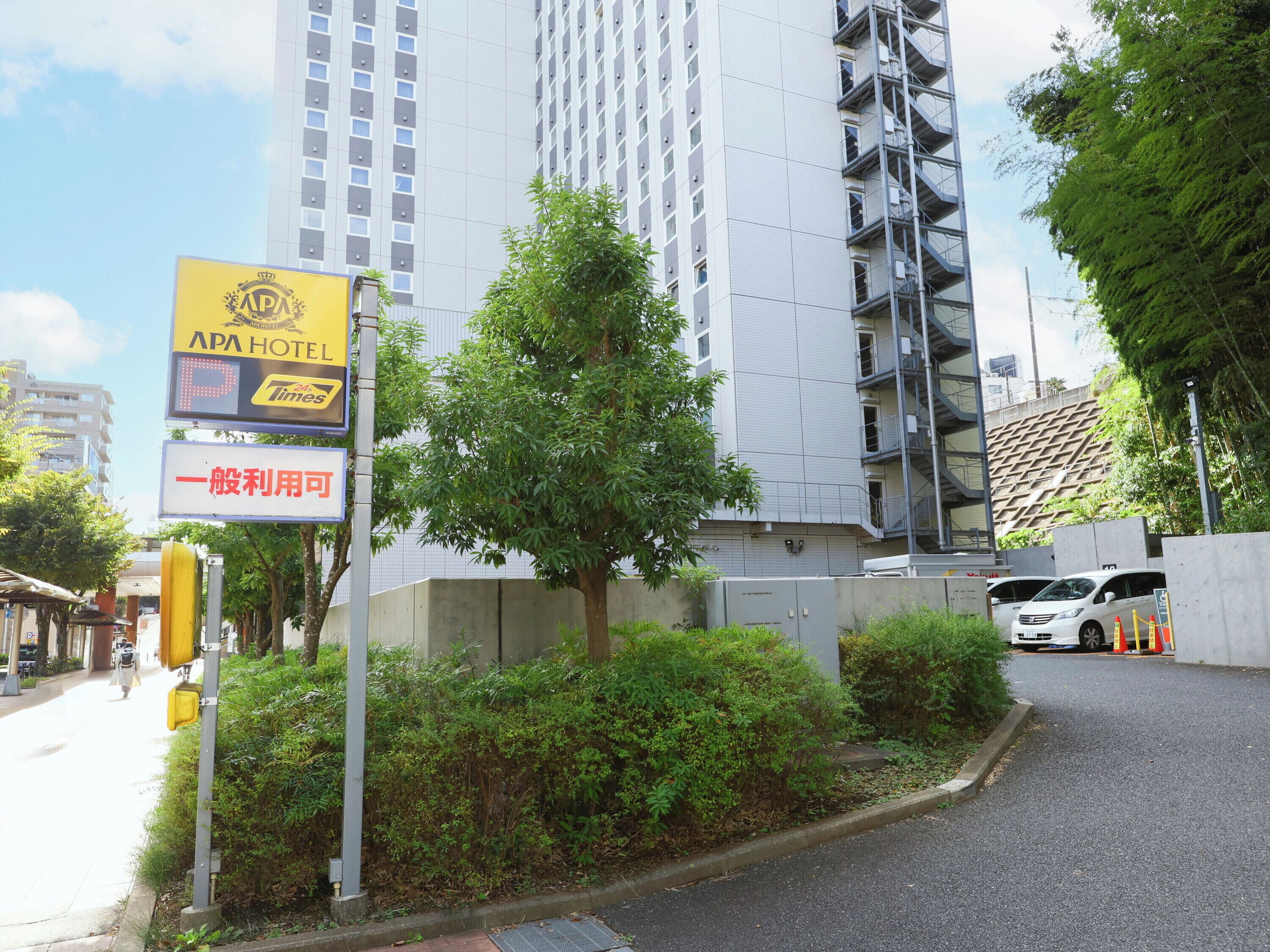 Self parking (JPY 1500 per night)