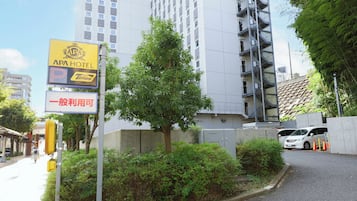 Parkeerplaatsen (voor JPY 1500 per nacht)