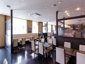 A restaurant with booths and tables, a clock on the wall, and a window providing natural light. - APA Hotel Keisei Narita Ekimae (Narita)