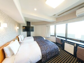 Desk, iron/ironing board, free WiFi, bed sheets - APA Hotel Osaka Temma (Osaka)