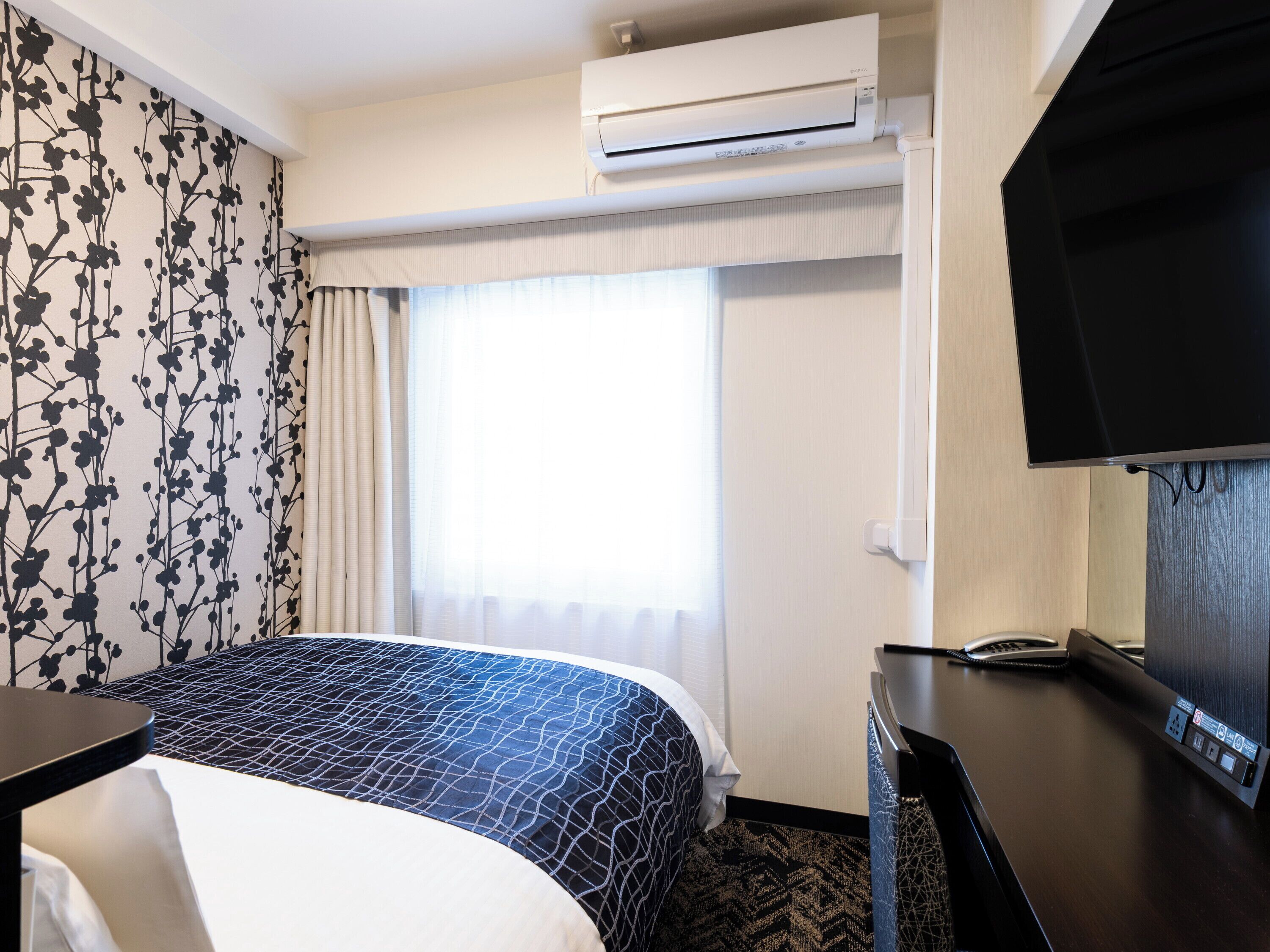 Dobbeltværelse - 1 dobbeltseng - ikke-ryger | Dundyner, pengeskab på værelset, skrivebord, mørklægningsgardiner