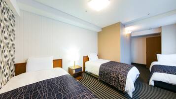 デスク、遮光カーテン、アイロン / アイロン台、WiFi