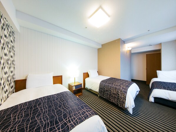 A hotel room with two beds, a nightstand, a lamp, and a door. - APA Hotel Osaka Tanimachi 4chome Ekimae Kita (Osaka)