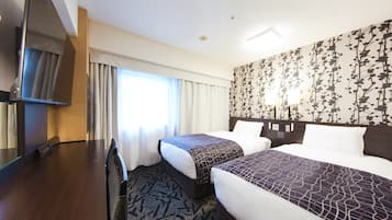 2 bedrooms, premium bedding, down comforters, in-room safe