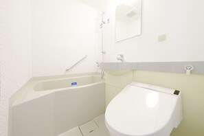 Combined shower/bathtub, deep-soaking bathtub, rainfall showerhead - APA Hotel Midosuji Hommachi Ekimae (Osaka)