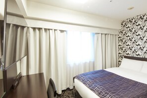 Premium bedding, down duvets, in-room safe, desk - APA Hotel Midosuji Hommachi Ekimae (Osaka)