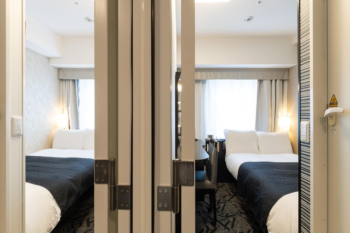 1 bedroom, premium bedding, desk, blackout curtains
