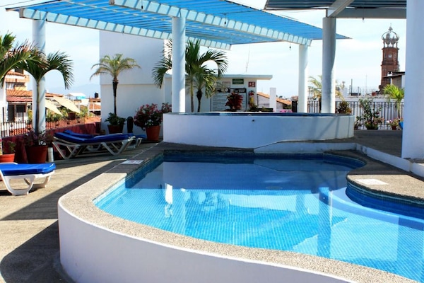 2 piscinas al aire libre, sillones reclinables de piscina