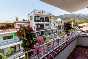 Balcony view - Suites Plaza del Rio - Family Hotel Malecon Centro (Puerto Vallarta)