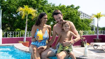 2 outdoor pools, open 9:00 AM to 9:00 PM, sun loungers